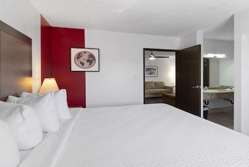 Suite, 1 King Bed, Non Smoking