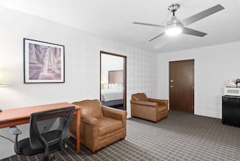 Suite, 1 King Bed, Non Smoking