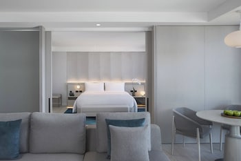 Executive Suite, 1 Bedroom, Corner (Ocean View)
