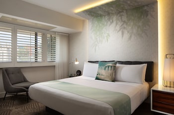 Studio, 1 King Bed (Mobility Accessible, Tub)