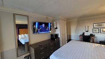 Deluxe 1 King Bed