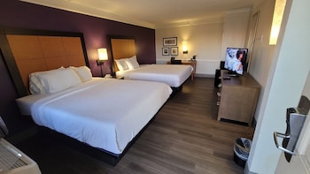 Deluxe 2 Queen Beds