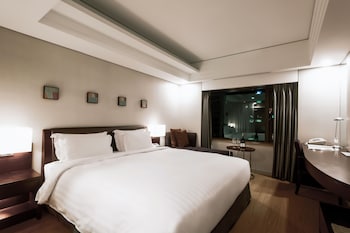 Standard Double Room (4th floor ~ 12th floor)