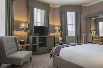 Premium Room, 1 King Bed, Jetted Tub