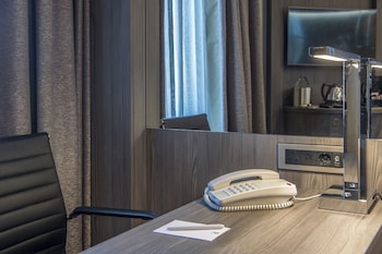 Premium Room, 1 King Bed, Jetted Tub