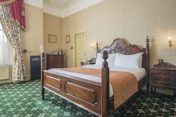 Suite, 1 King Bed (Victorian)