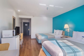 Standard Room, 2 Queen Beds, Accessible, Non Smoking