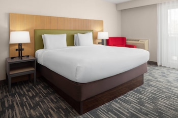 Deluxe Room, 1 King Bed, Non Smoking, Balcony