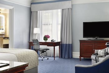 Deluxe Room, 1 King Bed (City or Interior view  )