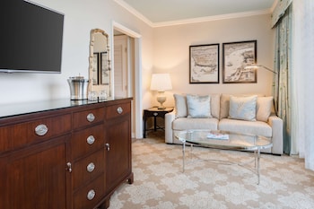 Club Deluxe Guest Room King