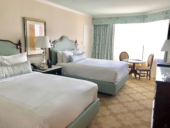 Club Classic Guest Room Queen/Queen