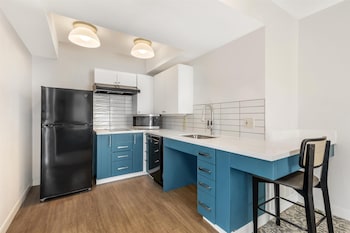 Suite, 1 Queen Bed, Accessible (One Bedroom Mobility Tub)