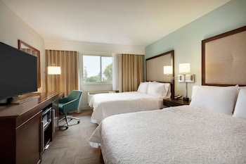 Room, 2 Queen Beds, Accessible, Bathtub