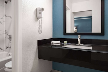 Room, 1 King Bed, Accessible, Non Smoking (Bathtub)
