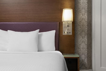 Suite, 1 King Bed, Non Smoking (with Sofabed)