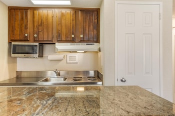 Suite, 1 Queen Bed, Non Smoking, Kitchenette