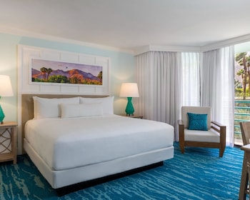 Suite, 1 King Bed with Sofa bed (Yucca)
