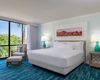 Suite, 1 King Bed with Sofa bed (Lily)
