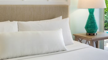 Standard Room, 1 King Bed, Roll-in Shower (Roll-In Shower)
