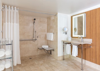 Deluxe Room, 2 Queen Beds, Roll-in Shower (Roll-In Shower)