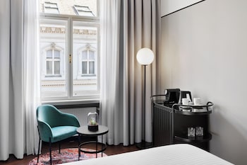 Classic Room, 1 King Bed