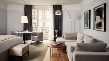 Suite, 1 King Bed with Sofa bed (Prestige)