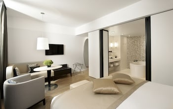 Junior Suite, 1 King Bed (Premium)
