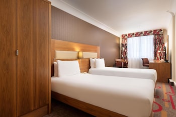 Twin Hilton Guest Room