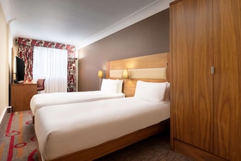 Twin Hilton Guest Room