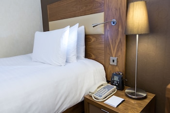 Single Hilton Guest Room