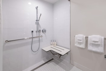 Room, 1 King Bed, Accessible, Balcony (Mobility)