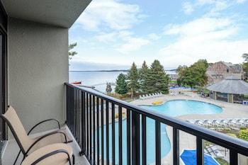 Standard Room, 2 Queen Beds, Pool View