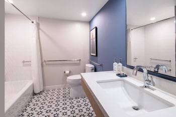 Room, 1 King Bed with Sofa bed, Accessible Bathtub, Balcony (Mobility)