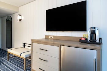 Room, 1 King Bed, Accessible, Balcony (Mobility)