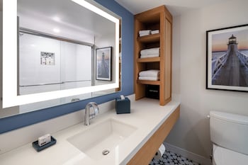 Standard Room, 1 King Bed, Balcony