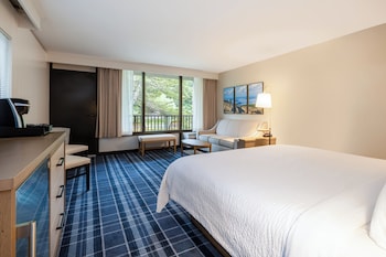 Room, 1 King Bed with Sofa bed, Accessible Bathtub, Balcony (Mobility)