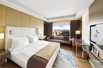 Deluxe Room, City View