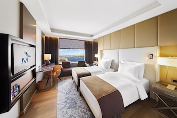 Club Room Bosphorus View, Lounge Access