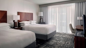 Club Room, 2 Queen Beds, Balcony