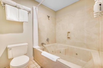 Suite, 1 King Bed w/ Jetted Tub