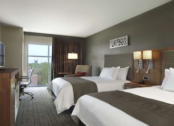 Room, 2 Queen Beds, Accessible, Bathtub