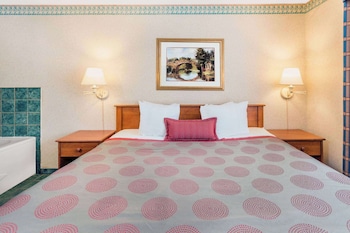 Room, 1 King Bed, Non Smoking, Hot Tub