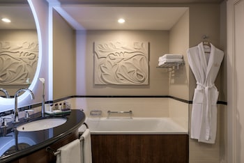 Executive Room, Courtyard View