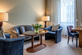 Deluxe Suite, Courtyard View