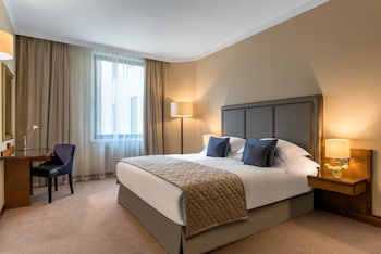 Deluxe Suite, Courtyard View