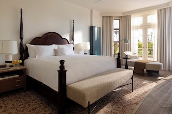 Executive Suite, 1 Bedroom (Roll-In Shower)