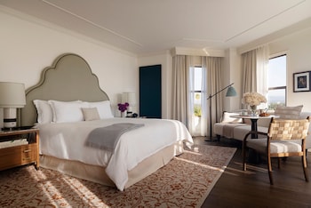 Premier Room, 1 King Bed (Deluxe)