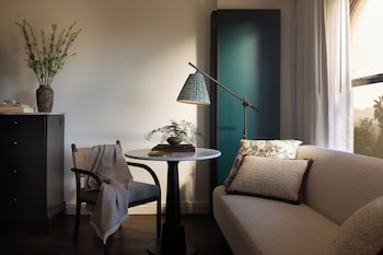 Deluxe Room, 1 King Bed, Accessible
