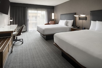 Room, 2 Queen Beds (Mobility Accessible, Roll-in Shower)