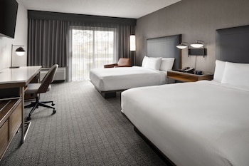 Room, 2 Queen Beds (Mobility Accessible, Roll-in Shower)
